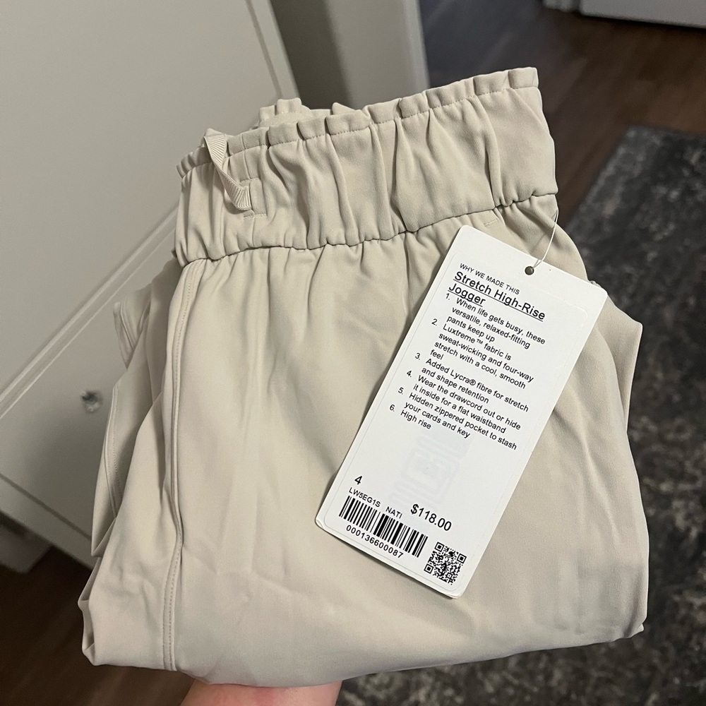 Lululemon Stretch High-Rise
Jogger